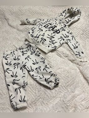 GAP White & Black 2 piece Printed bow Jogger Sweatpants Set for Kids